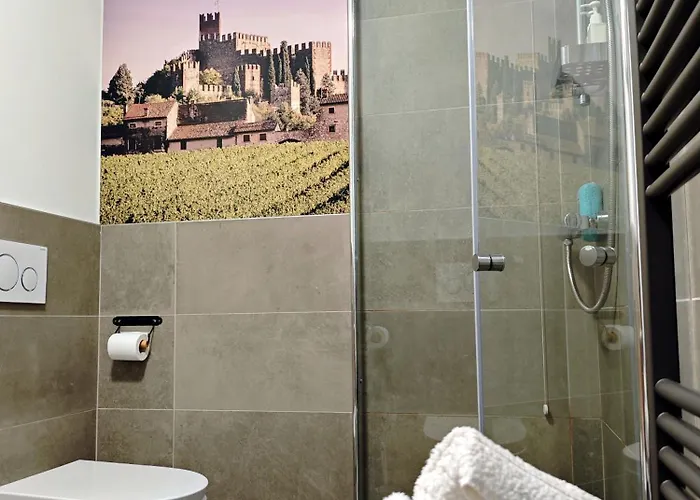 Stanza Allegra 3* Soave (Verona)